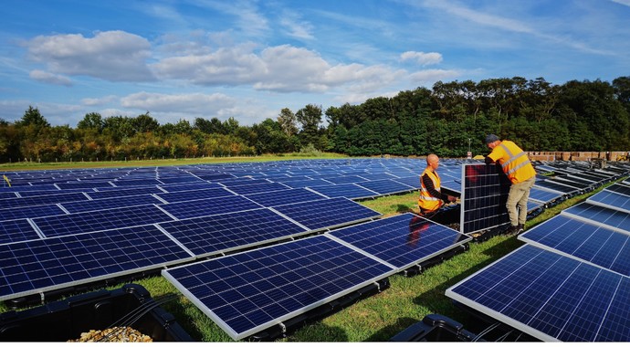 Aanleg zonnepanelen park